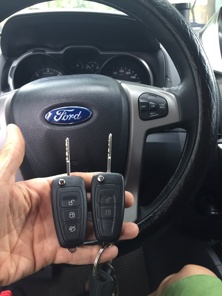 Làm chìa khóa xe ô tô