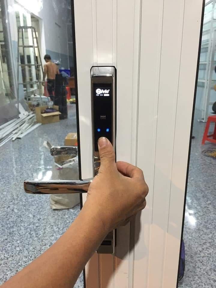 Khoá Nhà Thông Minh